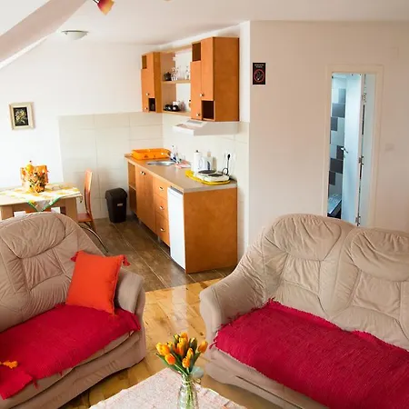 Airport Apartment *